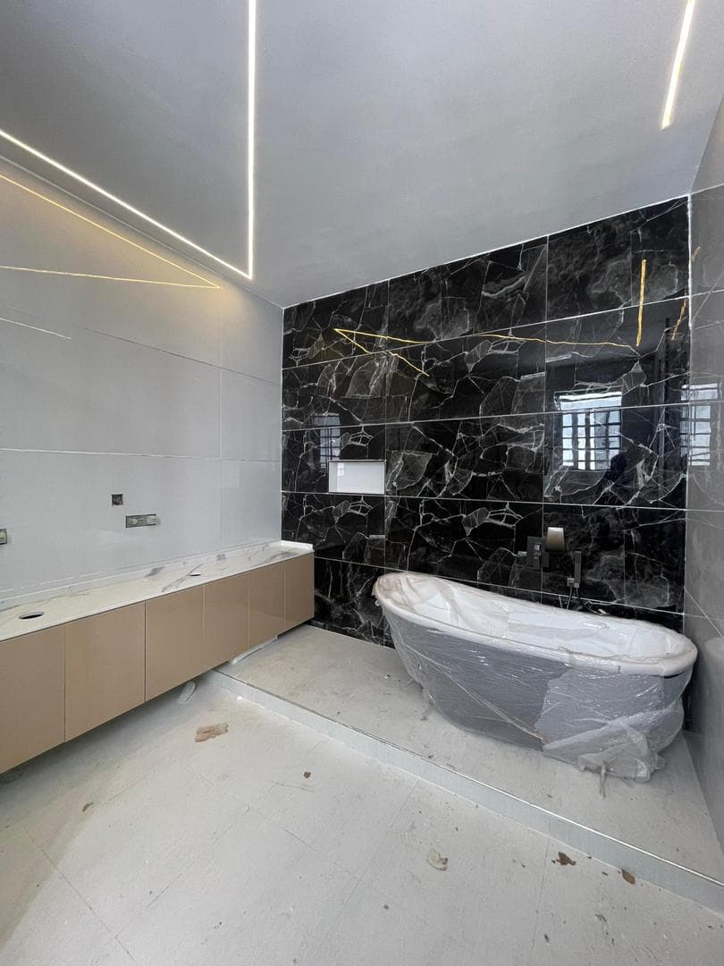Luxury Redefined: Contemporary 5-Bedroom Semi-Detached Duplex with Private Cinema & Pool — photo 4