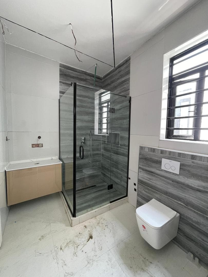 Luxury Redefined: Contemporary 5-Bedroom Semi-Detached Duplex with Private Cinema & Pool — photo 5